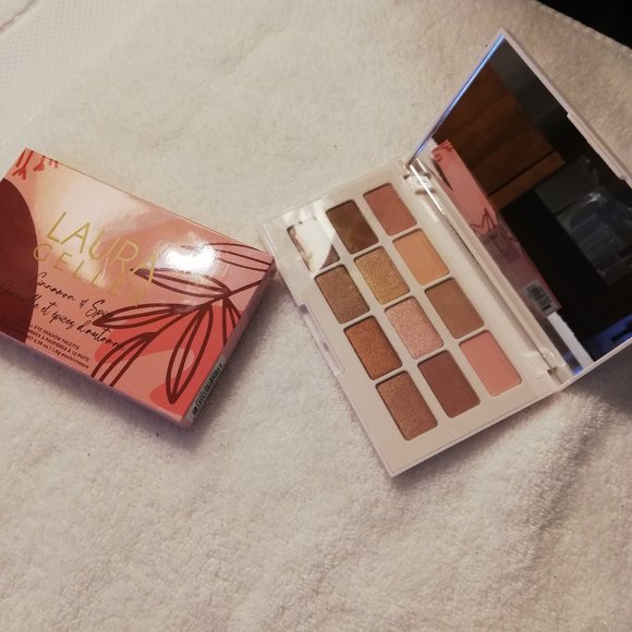 Eye Shadow - Picture 1 of 3